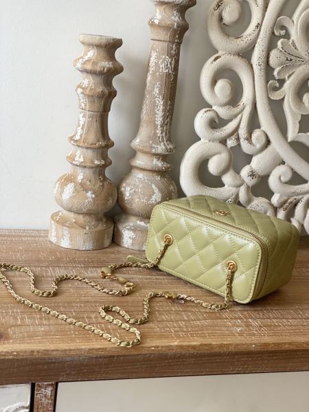  Handbag   Chanel  81226  size  16.5 cm