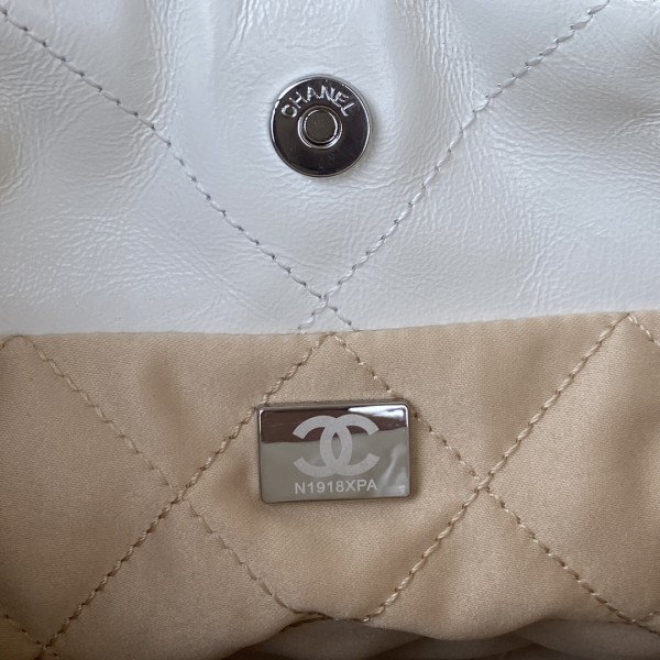 Handbag   Chanel AS3263  size  18X20X6.5 cm