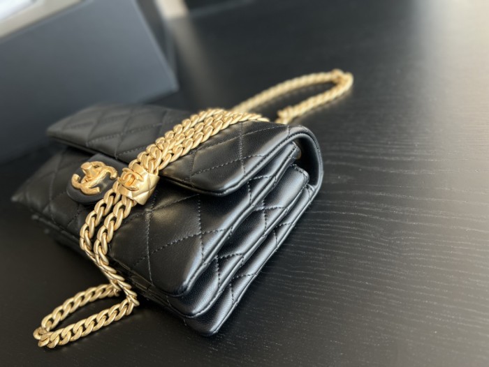 Handbag   Chanel  3393  size  16cmx25cm10 cm