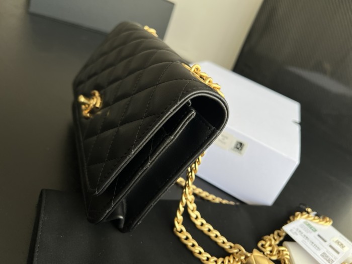 Handbag   Chanel  AP3043  size  19 cm  