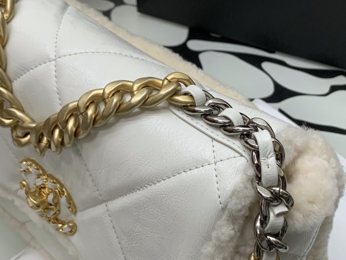 Handbag   Chanel size  26  cm