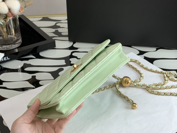 Handbag   Chanel  size 19 cm