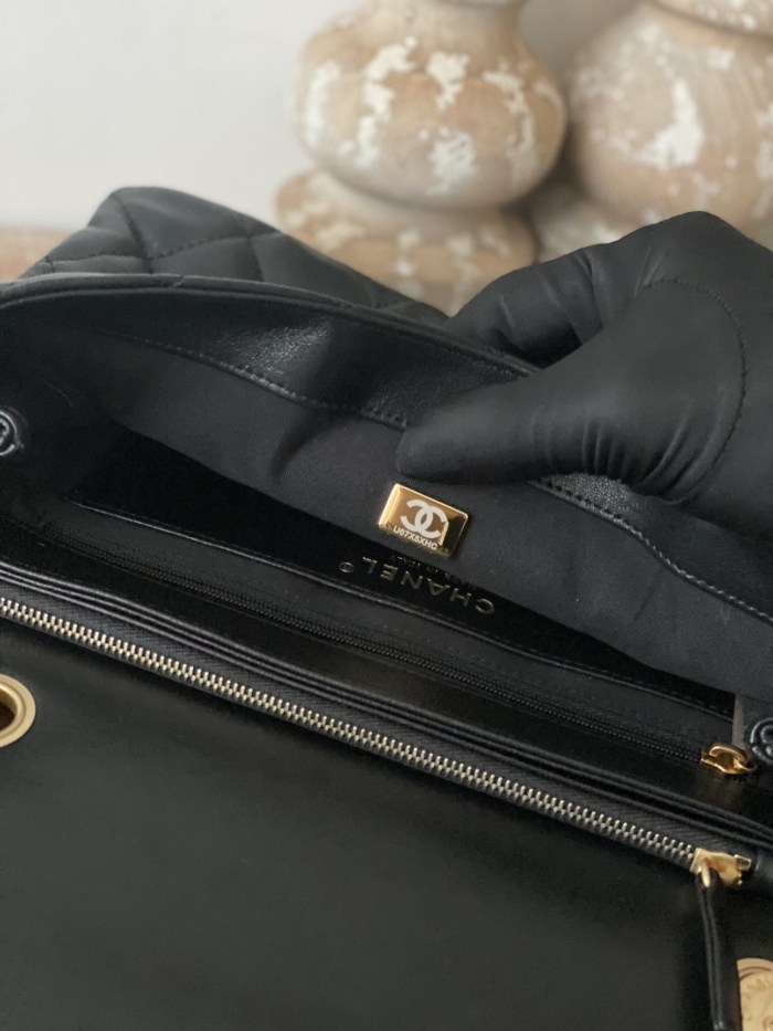 Handbag   Chanel  AS3609  size  16x25x10 cm