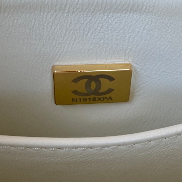 Handbag   Chanel  AS3648  size  17X14.5X7.5 cm