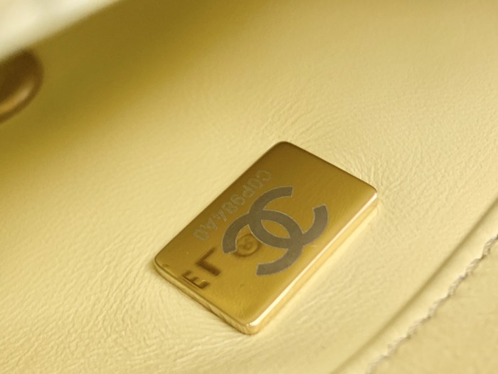 Handbag   Chanel  size  21  cm