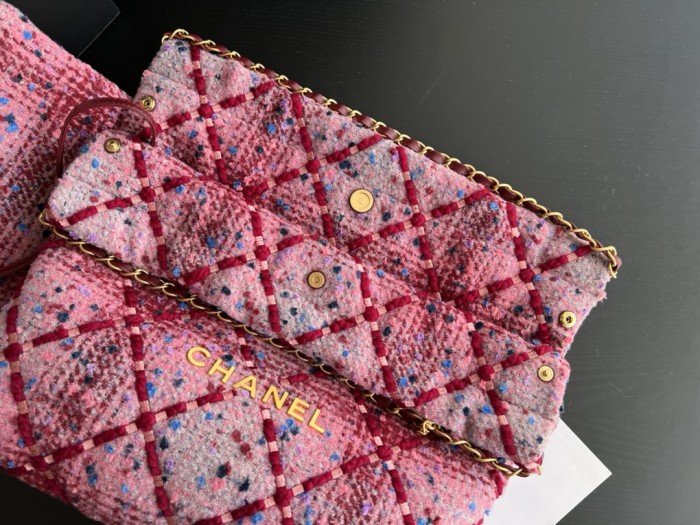 Handbag   Chanel  3261  size  39cmx42cmx8 cm