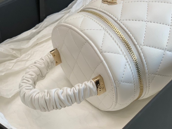 Handbag   Chanel  2730  size 13×13×11 cm