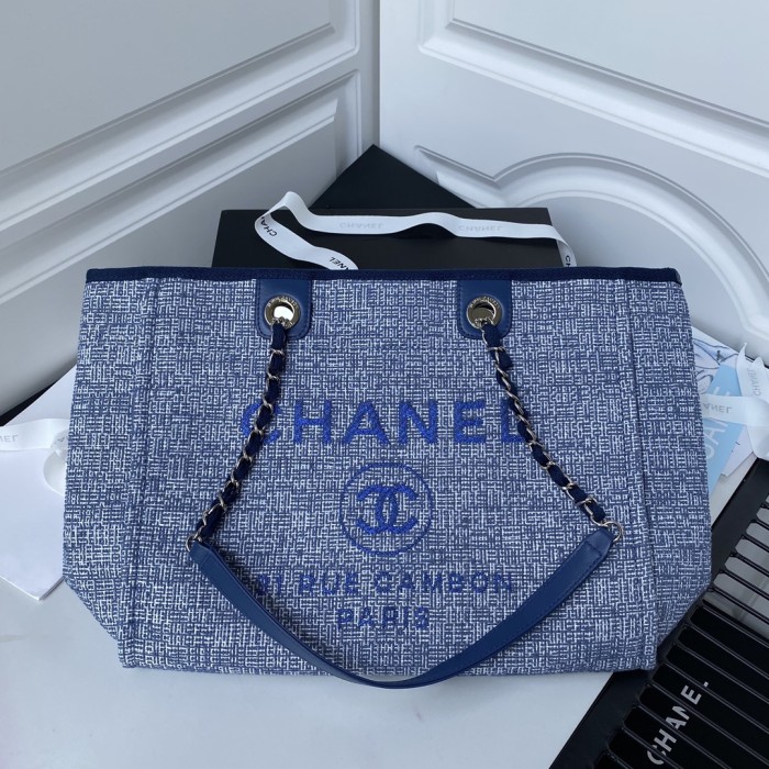  Handbag  Chanel  size  38*30*21 cm