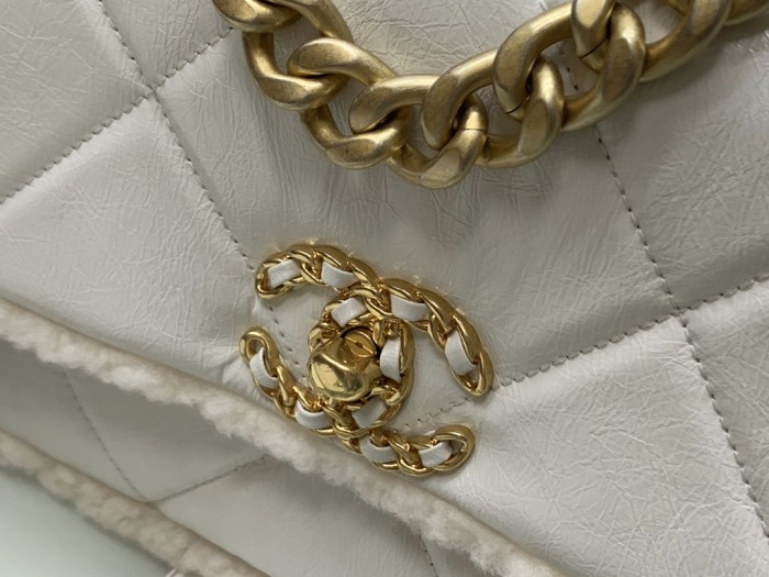 Handbag   Chanel size  26  cm