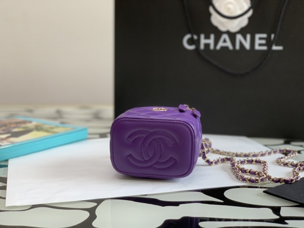  Handbag   Chanel  size  8.5*11*7* cm