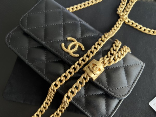 Handbag   Chanel AP3047  size  17cm9cm3 cm