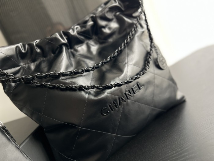 Handbag   Chanel  size 39cmx42cmx8 cm