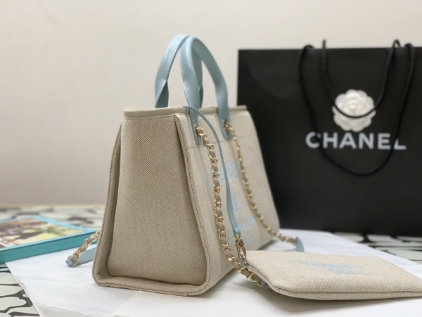 Handbag   Chanel  size  32  cm