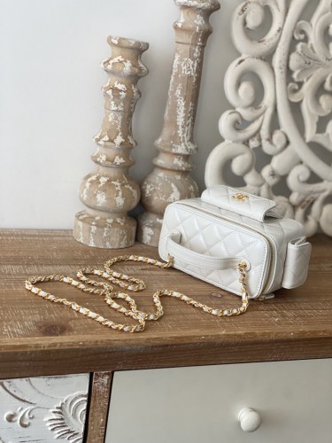  Handbag   Chanel  68112  size 10*17*8.5 cm