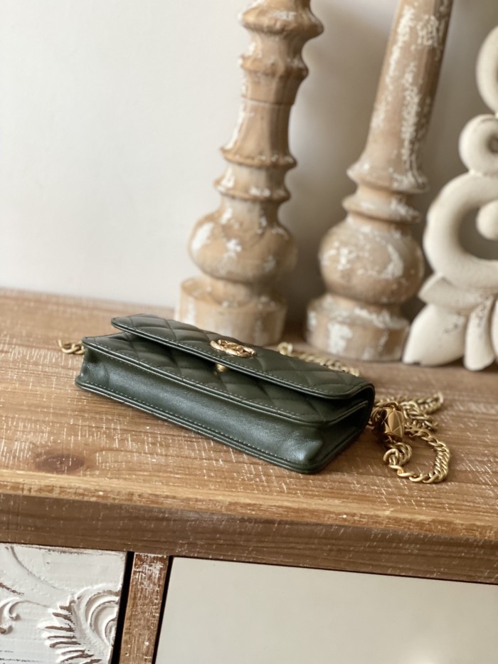 Handbag   Chanel  81224  size 16 cm