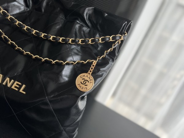 Handbag   Chanel   size  39cmx42cmx8 cm