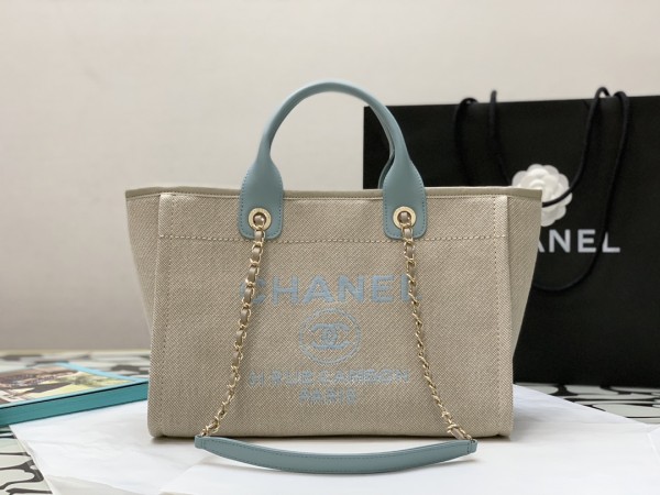 Handbag   Chanel  size  32  cm