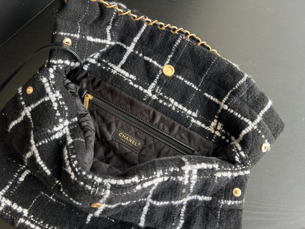 Handbag   Chanel 3261  size  39cmx42cmx8 cm