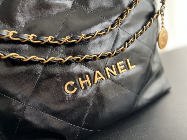Handbag   Chanel  size 35cmx37cmx7 cm