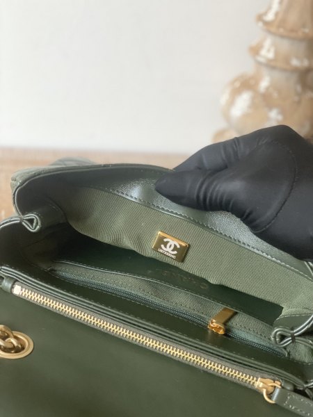 Handbag   Chanel  AS3393  size  14x22x8 cm