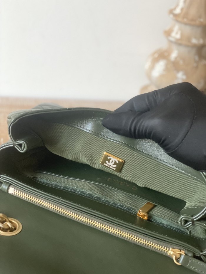 Handbag   Chanel  AS3393  size  14x22x8 cm