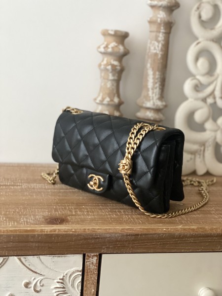 Handbag   Chanel  AS3393  size  14x22x8 cm