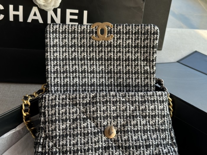  Handbag   Chanel AS1161  size  30 CM