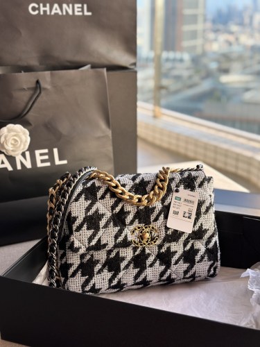 Handbag   Chanel AS1161  size  30 CM