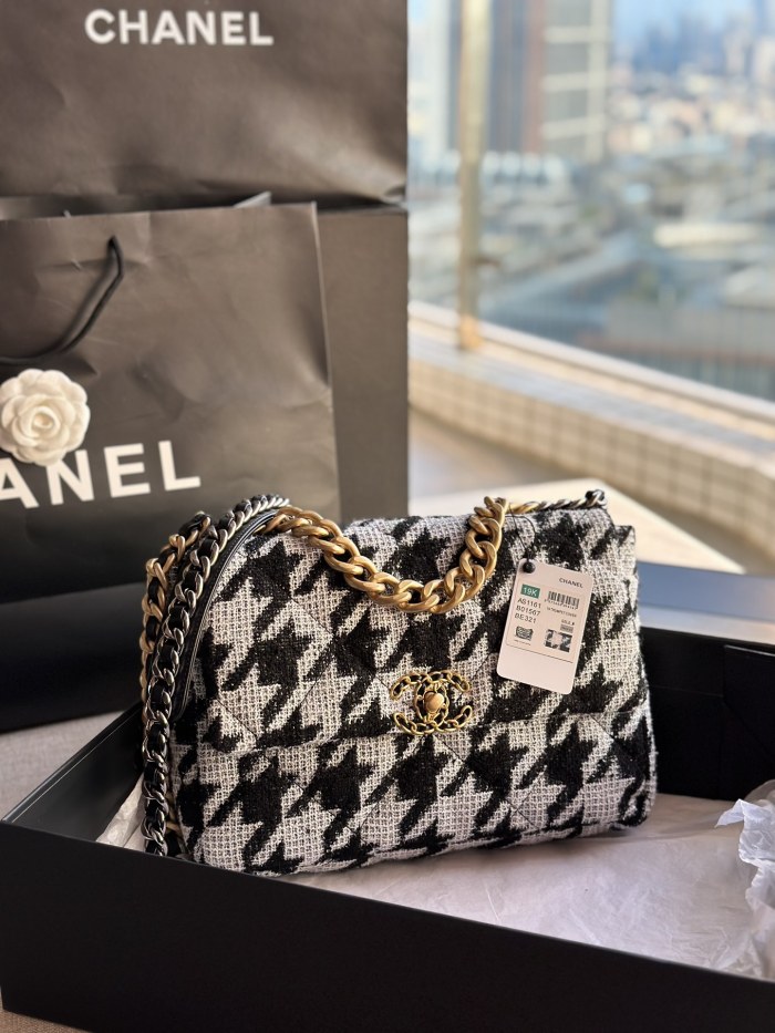 Handbag   Chanel AS1161  size  30 CM