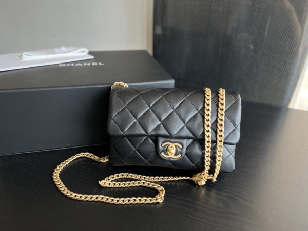 Handbag   Chanel  3393  size  16cmx25cm10 cm