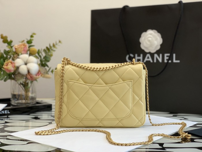 Handbag   Chanel  size  21  cm