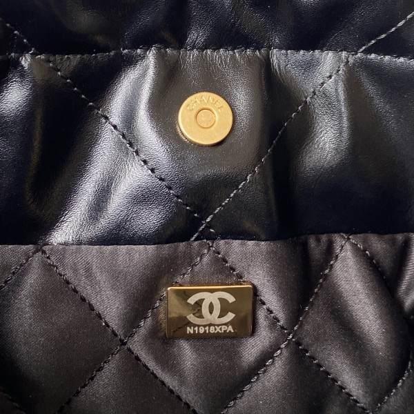 Handbag   Chanel  AS3263  size  18X20X6.5 cm