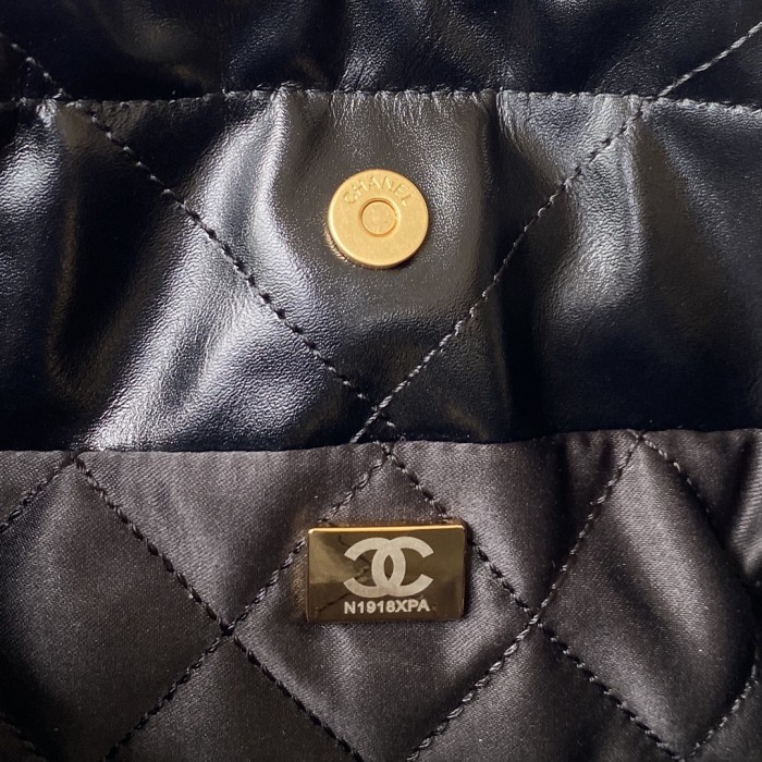Handbag   Chanel  AS3263  size  18X20X6.5 cm