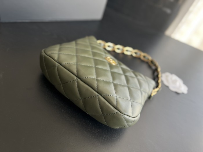 Handbag   Chanel  size  17.5cm24cm6 cm