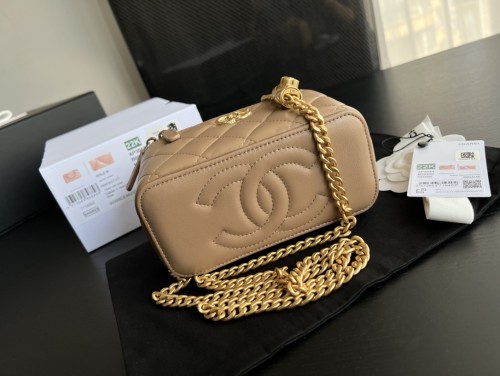 Handbag   Chanel  AP3044  size  17cmx9.5cmx8 cm 
