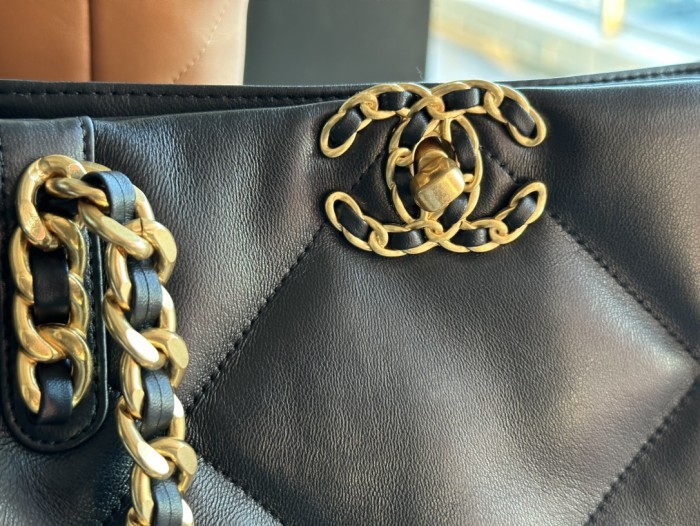 Handbag   Chanel  AS366  size 24 X41 X10 cm