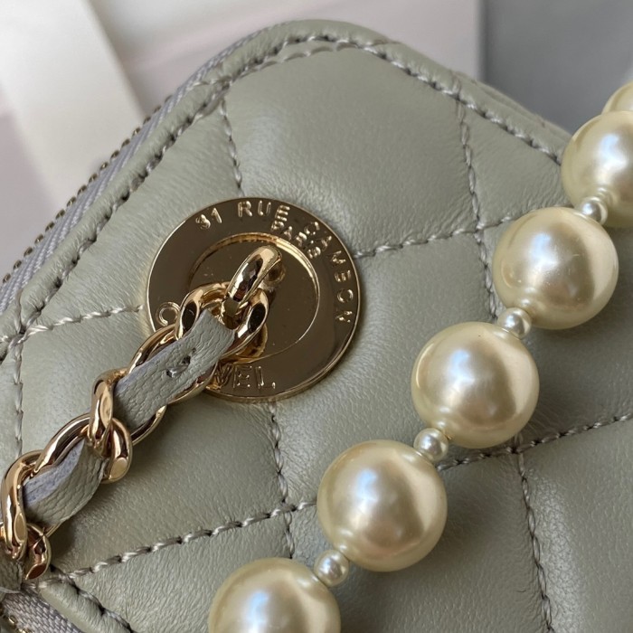 Handbag   Chanel  AP2581  size 8.5*11*7 cm