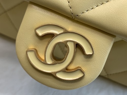 Handbag   Chanel  size  21  cm
