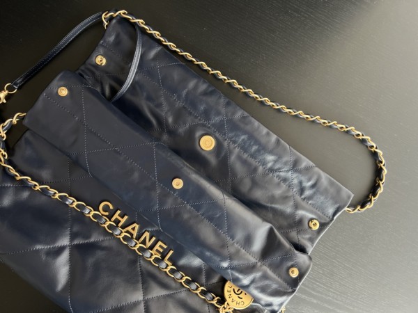 Handbag   Chanel  size 35cmx37cmx7 cm