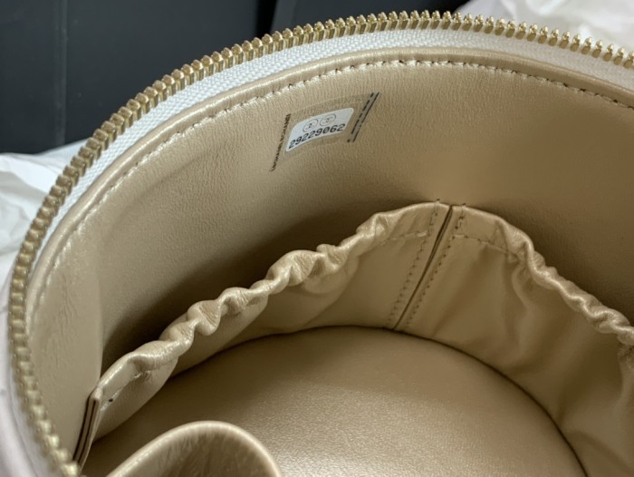 Handbag   Chanel  2730  size 13×13×11 cm