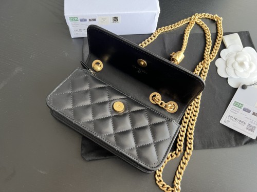 Handbag   Chanel AP3047  size  17cm9cm3 cm