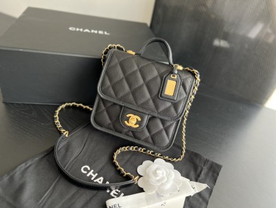Handbag   Chanel  AS3652  size  17cmx20.5cmx6 cm