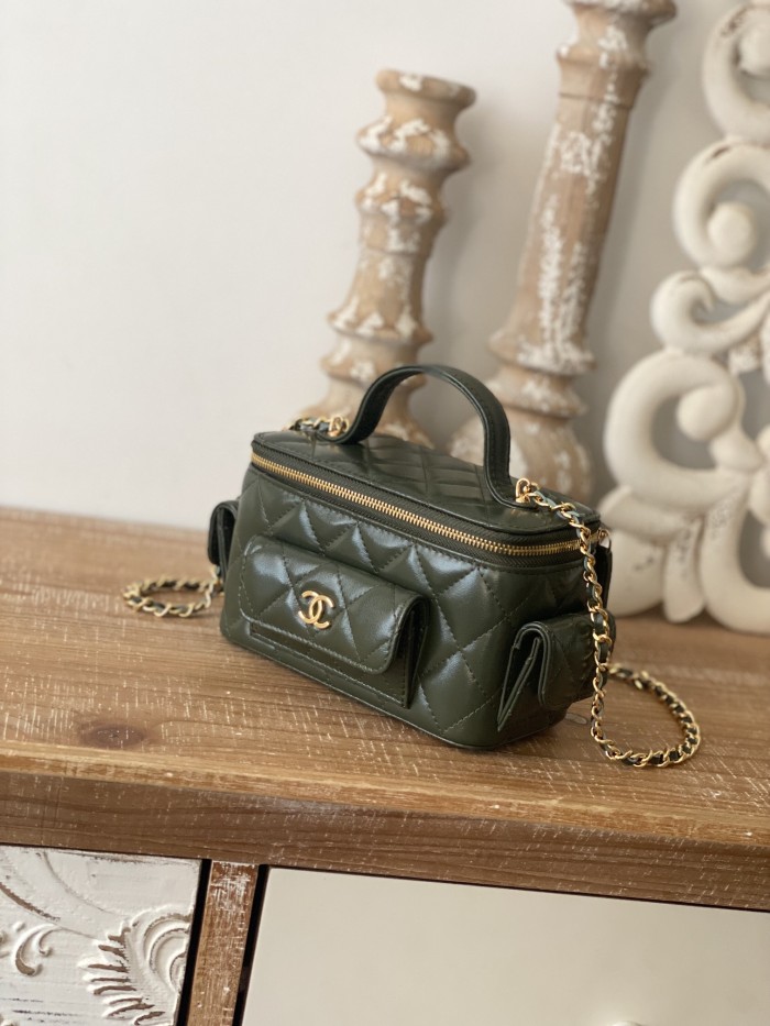 Handbag   Chanel  68112  size  10*17*8.5 cm