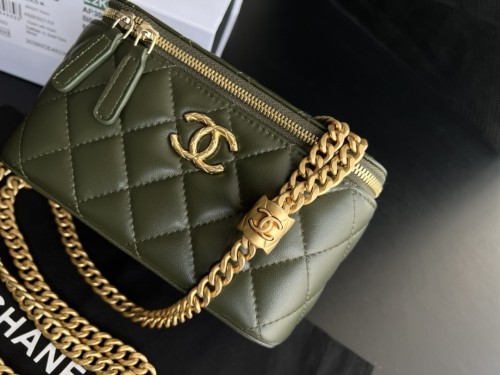 Handbag   Chanel  AP3044  size 17cmx9.5cmx8 cm