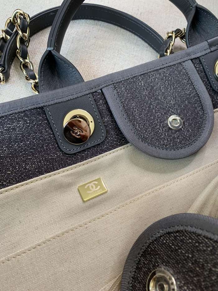  Handbag   Chanel  size  38 cm