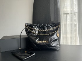Handbag   Chanel   size  39cmx42cmx8 cm