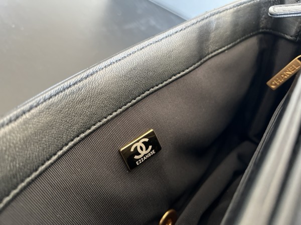 Handbag   Chanel  3393  size  16cmx25cm10 cm