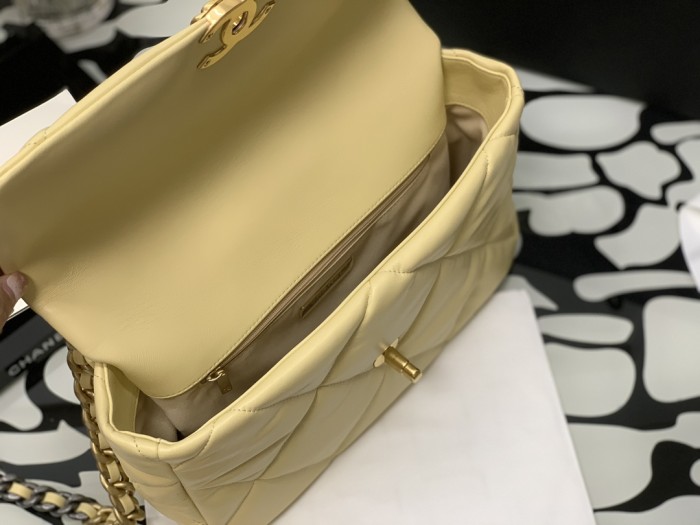 Handbag   Chanel  size 30  cm