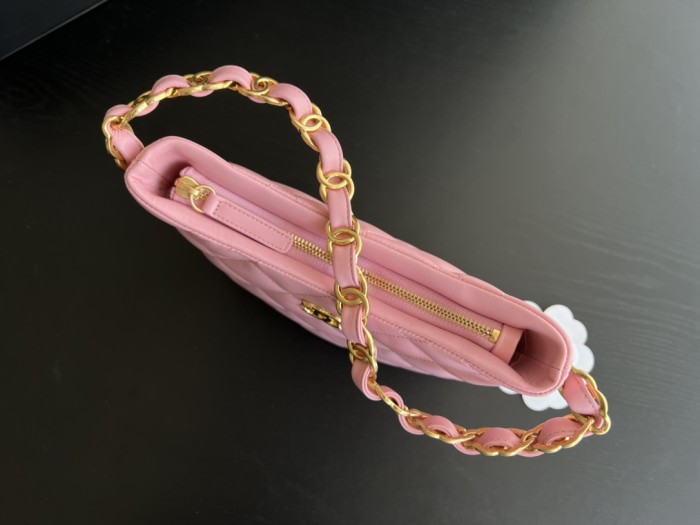 Handbag   Chanel  size 17.5cm24cm6 cm