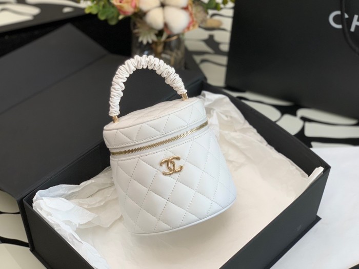 Handbag   Chanel  2730  size 13×13×11 cm